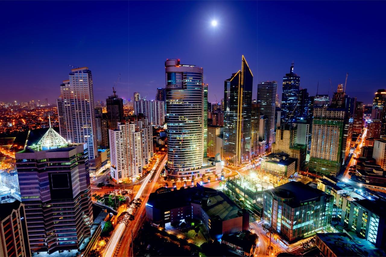 paisaje nocturno de ciudad de Manila, Filipinas