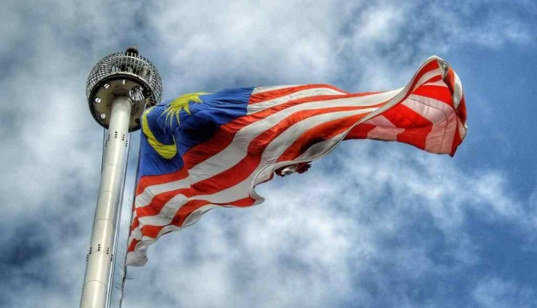 Politica in Malesia: monarchia e parlamento